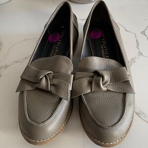 Very volatile lofeats size 9